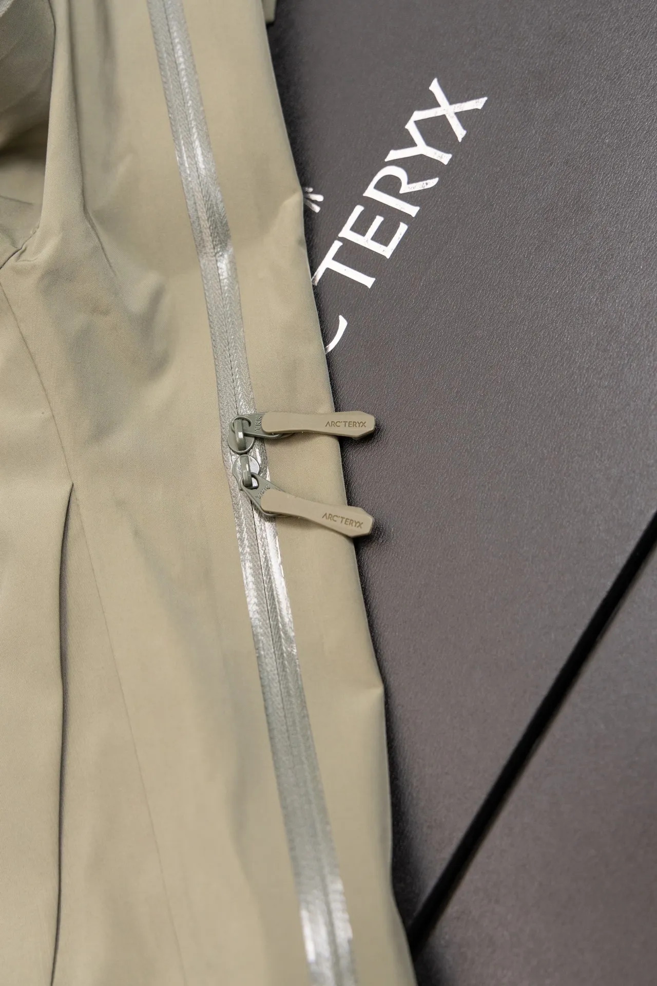 Quality ARC'TERYX SV Arcteryx Alpha SV GTX Same Style S XXL Premium ～ ！ ， 。 Recco ， ， ！ Authentic Gore-Tex ： 100% ＋ ＋20d ( )＋ Authentic ！ ！ ～ ， 。 。 ， ， ， 。 ， Quality 。 😊 Quality ！ Size：S/M/L/XL/XXL ： 81 83 86 88 90 ：117 122 128 132 136 ： 59 61 64 66 68 ： 53 55 58 60 62 S 80-120 M 110-150 L 140-170 XL 160 XXL 180 os ～
